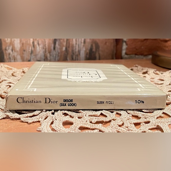 SOLD! 3 PAIR Vintage Les Bas Christian Dior Stockings Desoie Sleek Ivory Sz 10.5 - Picture 2 of 12